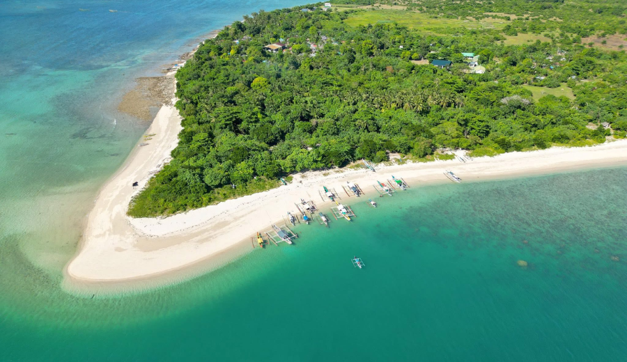Clear coastal water and beach at Caringo Island